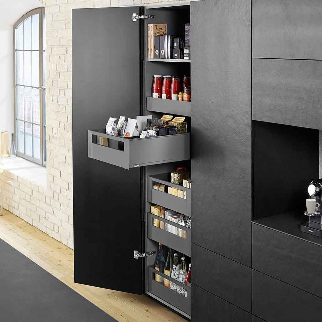 Blum hoge kast