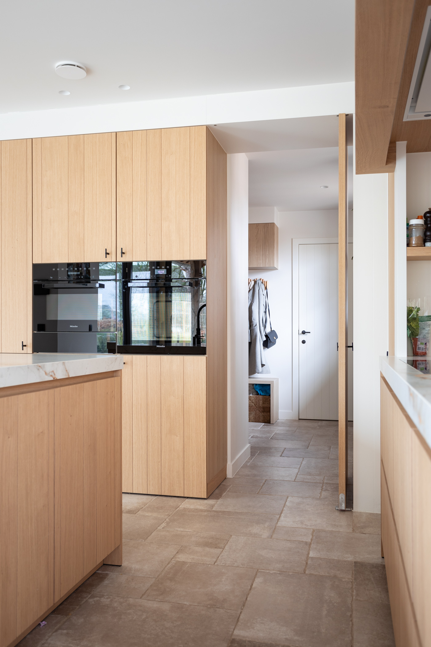 Dekeyzer_Moderne keuken_Keukeneiland_Keukenbouw_Designkeuken_Inbouwkasten_Interieur_FotoTinekeDeVos_0073