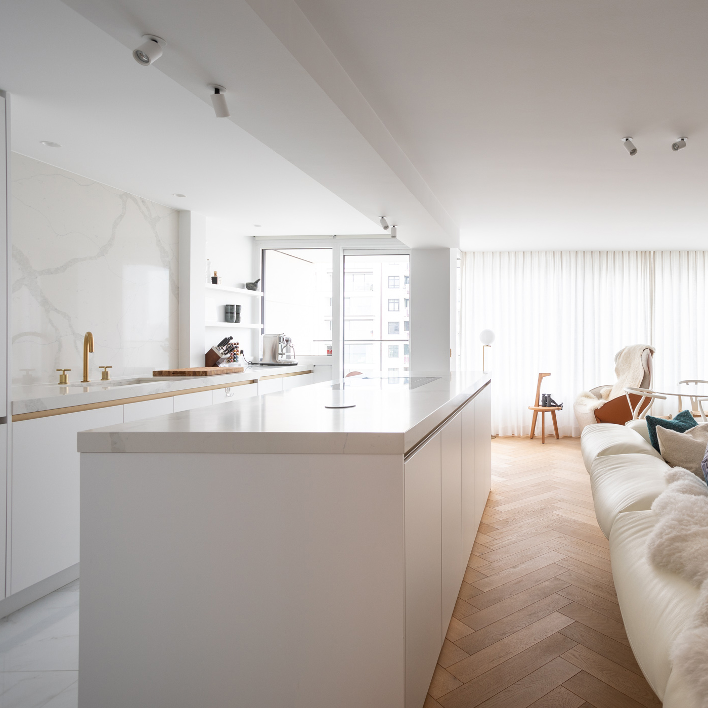 Instagram - Dekeyzer_Moderne keuken_Keukeneiland_Keukenbouw_Designkeuken_Inbouwkasten_Interieur_FotoTinekeDeVos_0009