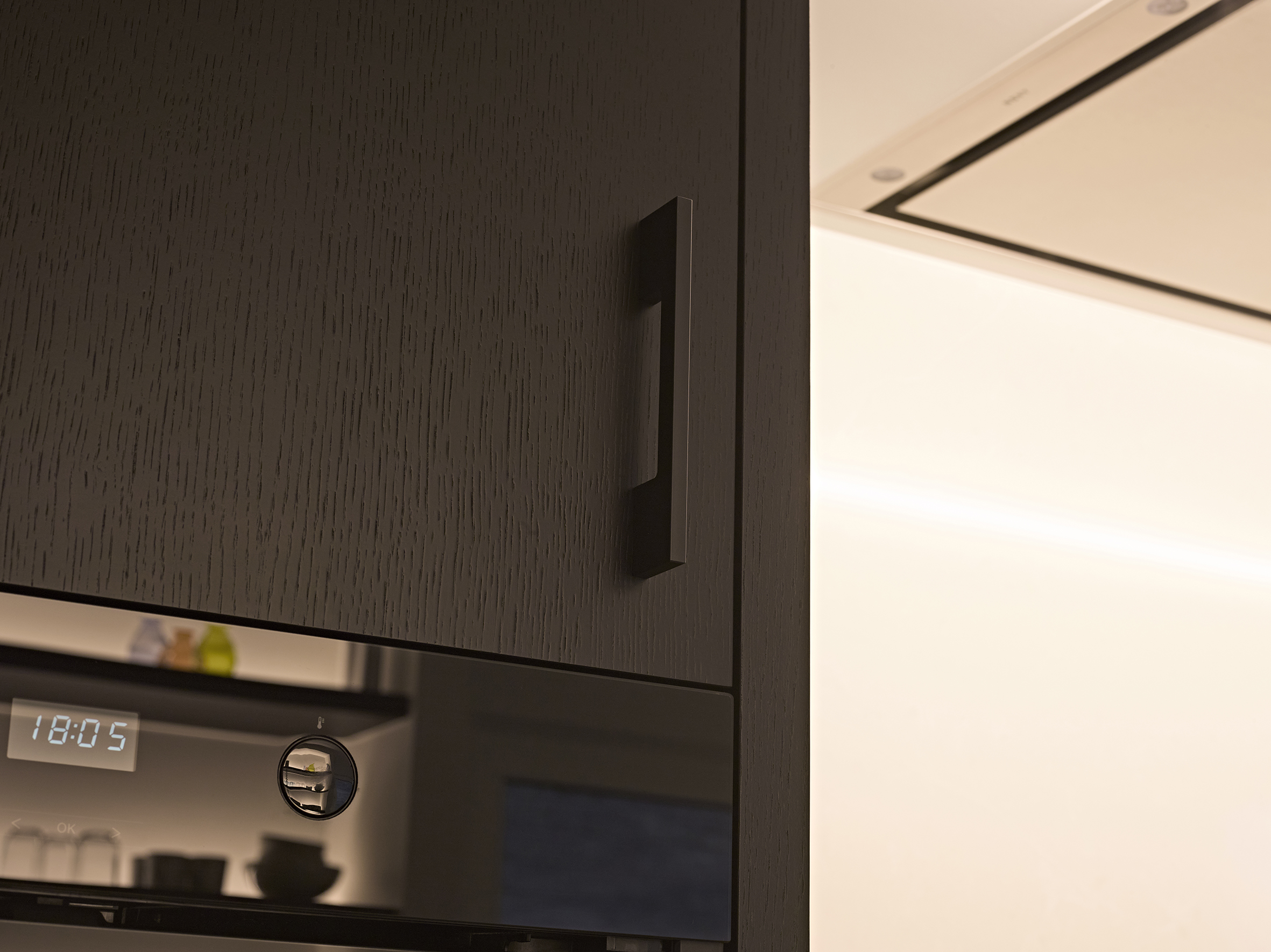 Moderne zwarte keuken, wit werkblad, dekeyzer, binnenhuisarchitectuur, 20