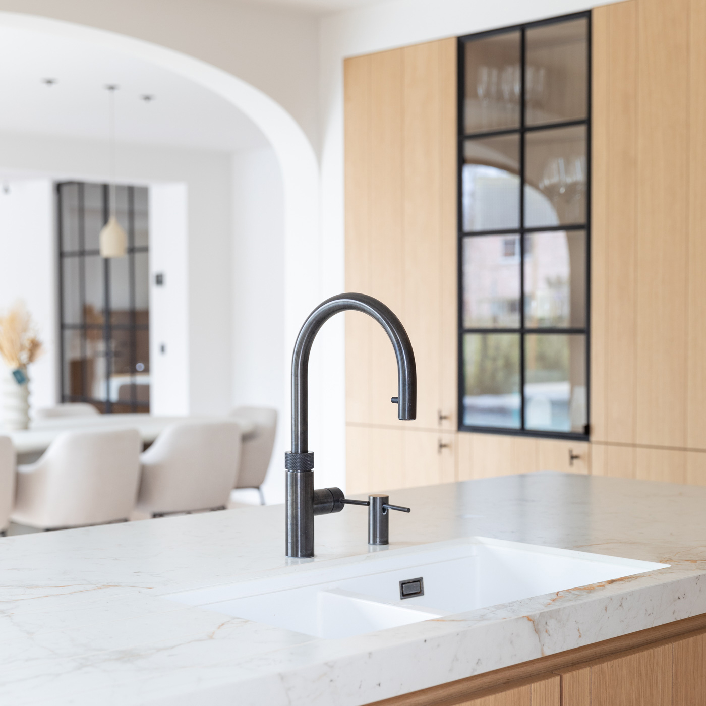 insta_Dekeyzer_Moderne keuken_Keukeneiland_Keukenbouw_Designkeuken_Inbouwkasten_Interieur_FotoTinekeDeVos_0040